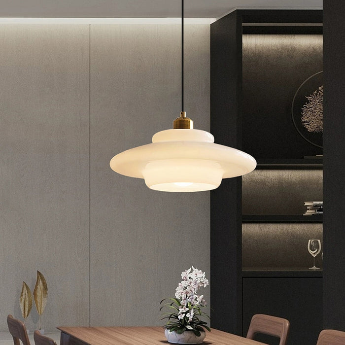 Melkwitte Glazen Hanglamp | Mid-Century Modern Design | Diameter Variaties | Verstelbare Ophanglengte | Glas en Messing | Geschikt voor 110V-120V | Elegant Statement Stuk voor Interieur