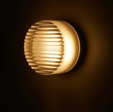 Moderne Ronde LED Wandlamp – Strakke Frosted Glas Ontwerp voor Zachte Sfeer