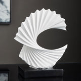 Stijlvolle Halve Maan Sculptuur – LunarGrace