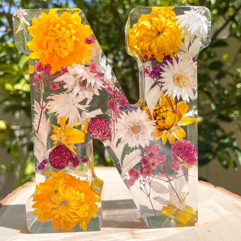 Nachtlampje van kunsthars met bloemenpatroon