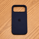 VELVIGUARD – MagSafe-compatibele siliconen hoes met soft-touch oppervlak voor iPhone