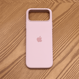 VELVIGUARD – MagSafe-compatibele siliconen hoes met soft-touch oppervlak voor iPhone