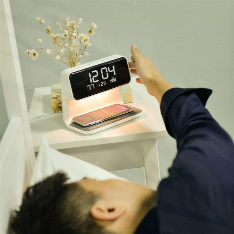 3-in-1 Bedlamp met Draadloze Oplader – LCD Alarmklok & Touch Dimbare LED Tafellamp