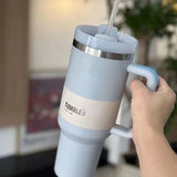 Vacuümgeïsoleerde beker met deksel en rietje – ThermoTumbler