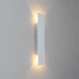 Xyrov | Weerbestendige LED Aluminium Buitenlamp | Modern Design | Energiezuinig | IP65 | Geschikt voor Tuin, Terras, Voordeur | Verkrijgbaar in Wit en Zwart | Duurzaam tegen Regen en Wind