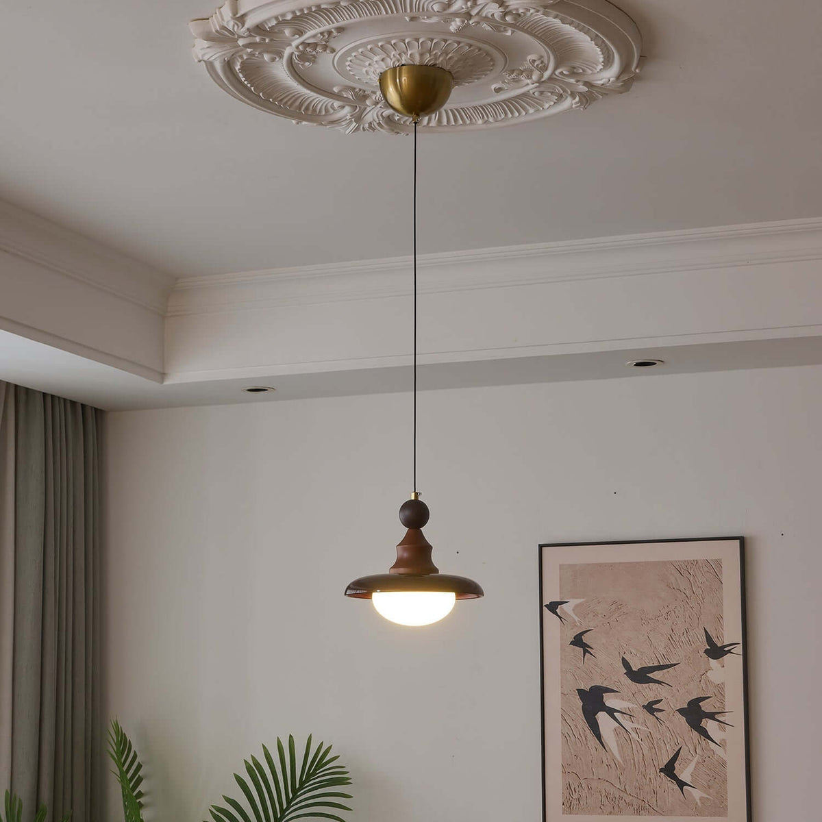 Hanglamp met houten accenten