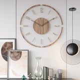 Noordse eenvoud in een houten klok