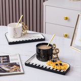 Pianissimo smaak – elegante set van een kopje en een dienblad voor muziekliefhebbers