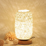 Kleine LED-tafellamp met houten voet en USB-oplaadfunctie