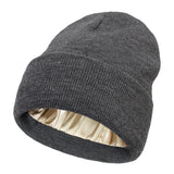 Silk Chic | Zeg vaarwel tegen winterhaarproblemen met zijden beanies!