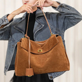 Laura – Grote handtas van faux suede in rechthoekige vorm