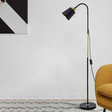 Minimalistische vloerlamp met ronde PVC-kap