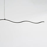 LED-Pendelleuchte met modern golvende lijnontwerp – WaveGlow