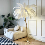Hoge lamp met veren die luxe in elk interieur brengt!