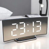 CurveClock | LED Digitale Wecker met Gebogen Scherm en Automatische Verlichting