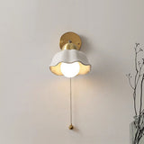 Retro Franse Witte Bloem Wandlamp – Vintage Elegant voor Tijdloze Interieurs