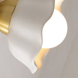 Retro Franse Witte Bloem Wandlamp – Vintage Elegant voor Tijdloze Interieurs