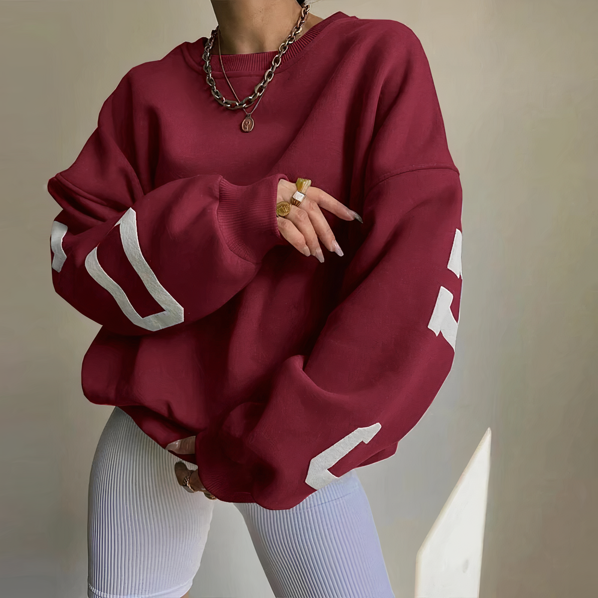 Clara - oversized klassieke wintertrui | Oversized comfortabele wintertrui voor dames | Tijdloze stijlvolle pullover | Perfect voor casual en chique outfits | Hoge kwaliteit en duurzaam | Elegant ontwerp en vrijheid van bewegingsvrijheid