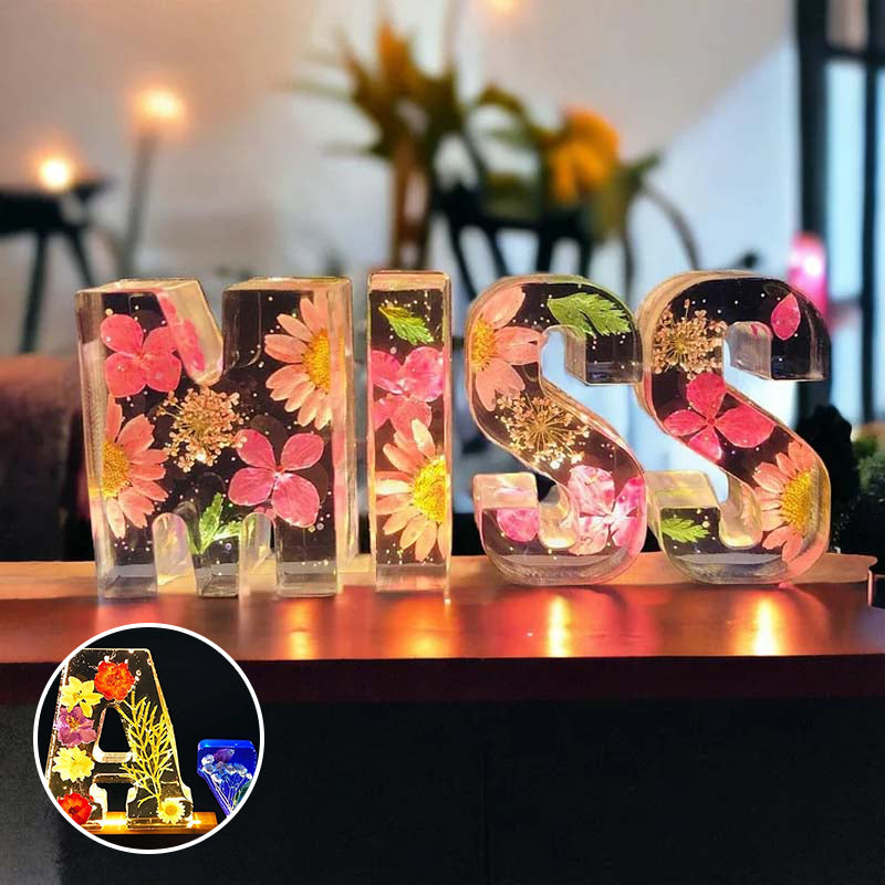 Nachtlampje van kunsthars met bloemenpatroon