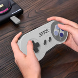 HD Retro Gaming Console | Geïntegreerde 926 Spellenbibliotheek | Dual 2.4GHz Draadloze Controllers | HDMI 4K Upscaling Interface | Plug-and-Play 16-Bit Emulatiesysteem | 10-Meter Transmissiebereik