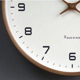 Minimalistische Analoge Wandklok voor Moderne Interieurs