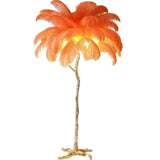 Hoge lamp met veren die luxe in elk interieur brengt!