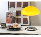 Paddenstoel Bauhaus Tafellamp – Tijdloos Ontwerp in Amber Glas & Metaal