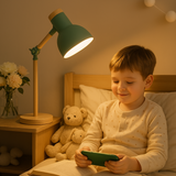 Tafellamp met houten afwerking in Scandinavische stijl