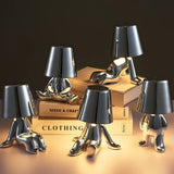 Designer LED tafellamp zittende man met glanzende afwerking