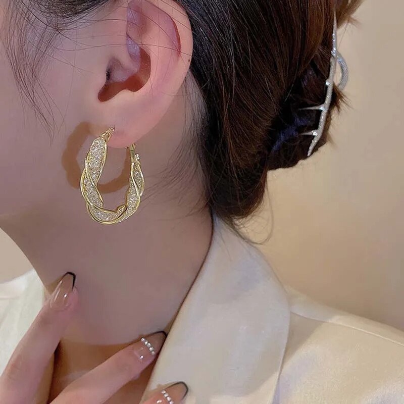 TwistElegance | Verhoog je stijl met gedraaide elegantie!