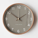 Noordse minimalistische wandklok van hout