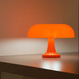 Moderne LED tafellamp in de vorm van een paddenstoel