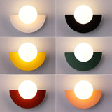 Moderne LED wandlamp in geometrische halve cirkel stijl