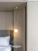 Moderne gouden hanglamp met bolvormige kap | Minimalistische LED plafondlamp