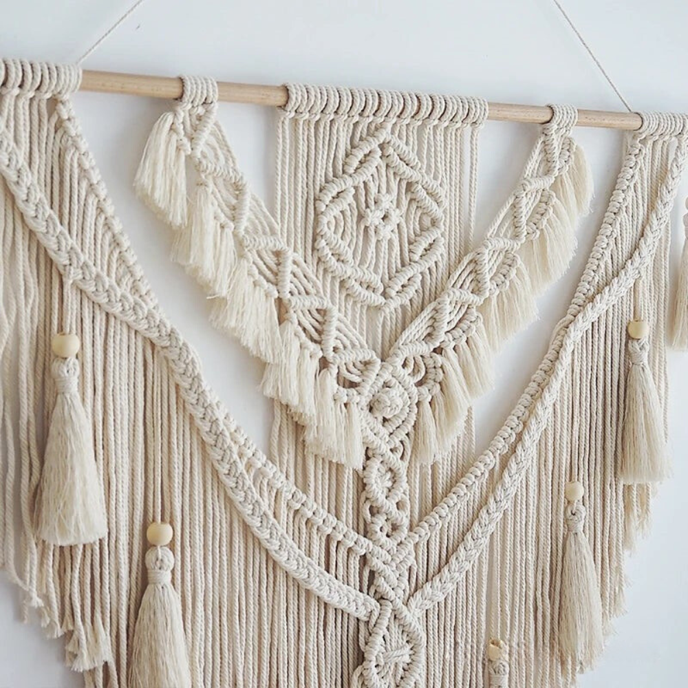 BohoWoven - Scandinavische boho macramé wandhanger | Scandinavische Boho Macramé Wandhanger 75x95cm | Handgemaakt | Wanddecoratie voor Woonkamer & Slaapkamer | Decoratief Design | Elegante Wandversiering | Kleur Beige Geel
