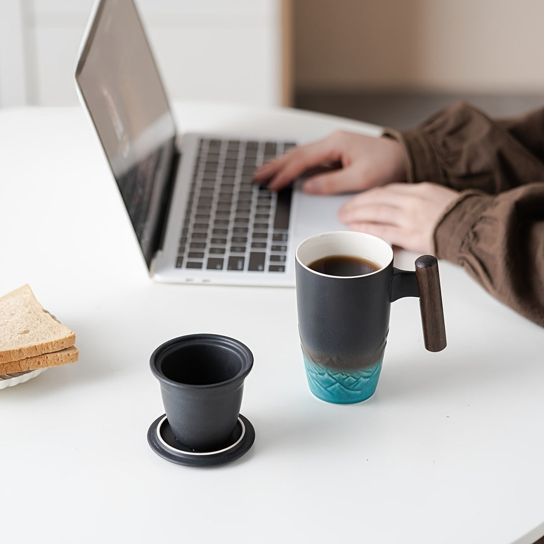Handgemaakte Keramische Theemok met Zeef – Authentiek Design en Praktisch Gebruik