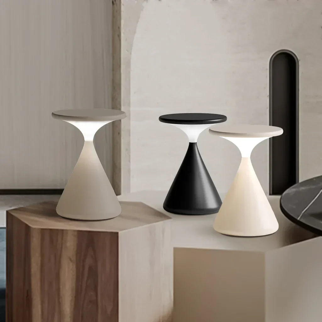 Aeron Hourglass Dimbare LED Tafellamp – Elegant en Kabelvrij Licht
