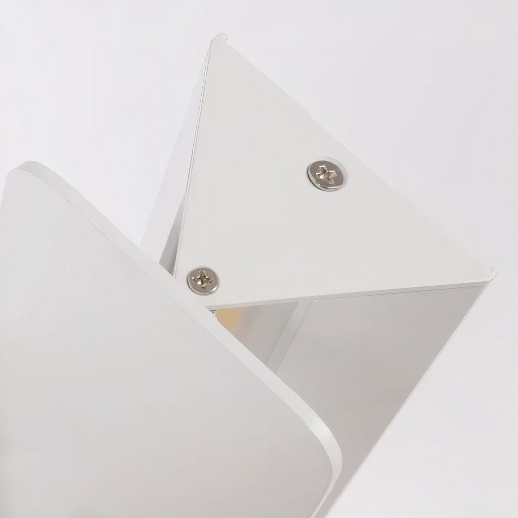 FlexiGlow Moderne Witte Wandlamp – Verstelbare Klep voor Perfecte Lichtspreiding