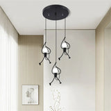 Hanglamp met een motief van een klimmende figuur