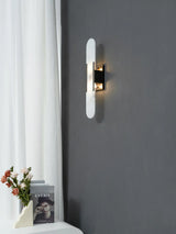 Moderne Marmor Wandlamp met Gouden Details – Luxe Verlichting