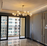 Moderne IJsglas Kubus Kroonluchter – Elegante Lineaire Messing Statement Verlichting