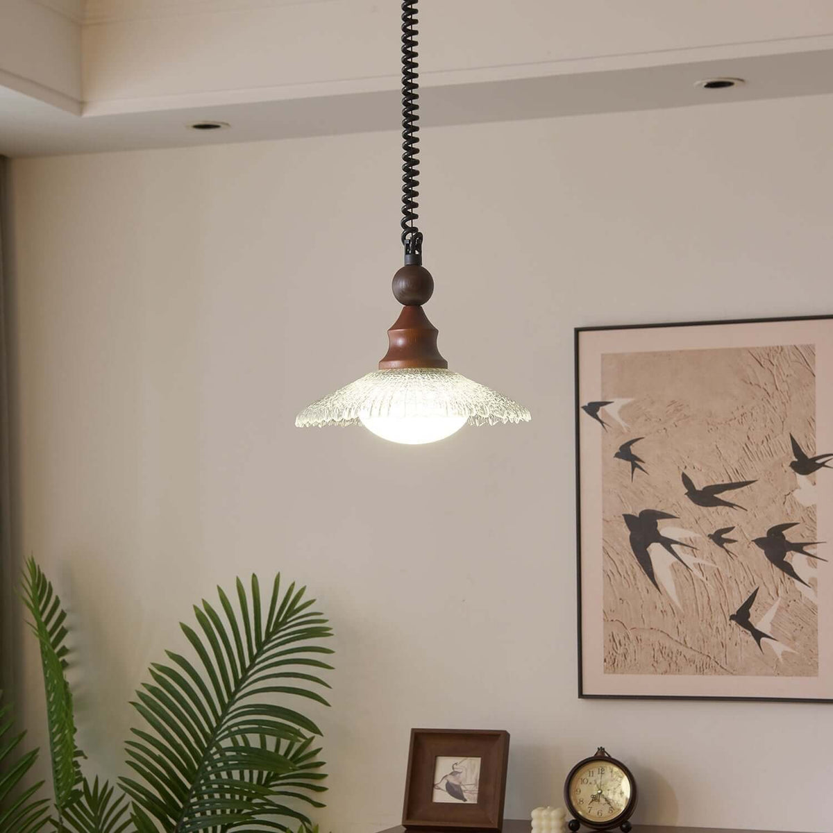 Hanglamp met houten accenten