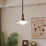 Hanglamp met houten accenten