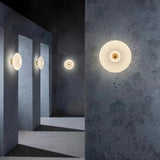 AuraFlow – Moderne glazen wandlamp met golvende schaduw
