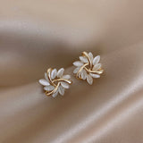 Ronde Opal Bloem Oorbellen in Goud - Amara