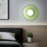 Moderne glazen plafondlamp met een minimalistisch ontwerp