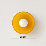 Moderne glazen plafondlamp met een minimalistisch ontwerp