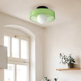 Moderne glazen plafondlamp met een minimalistisch ontwerp