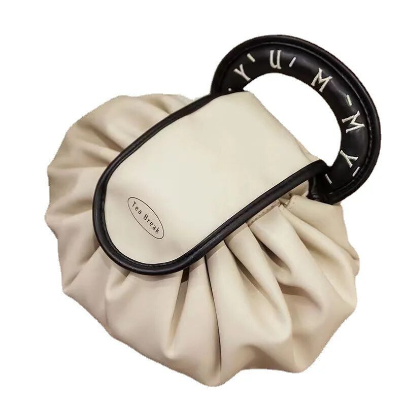 TravelChic | De ultieme cosmeticatas voor onderweg!