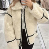 Luxe Korte Lamswollen Jas | Elegante Beige Herfstjas